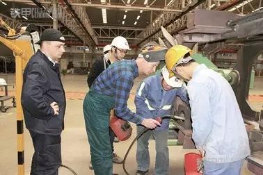 產品做成藝術品-柳工焊槍點亮勞模路_鐵甲工程機械網